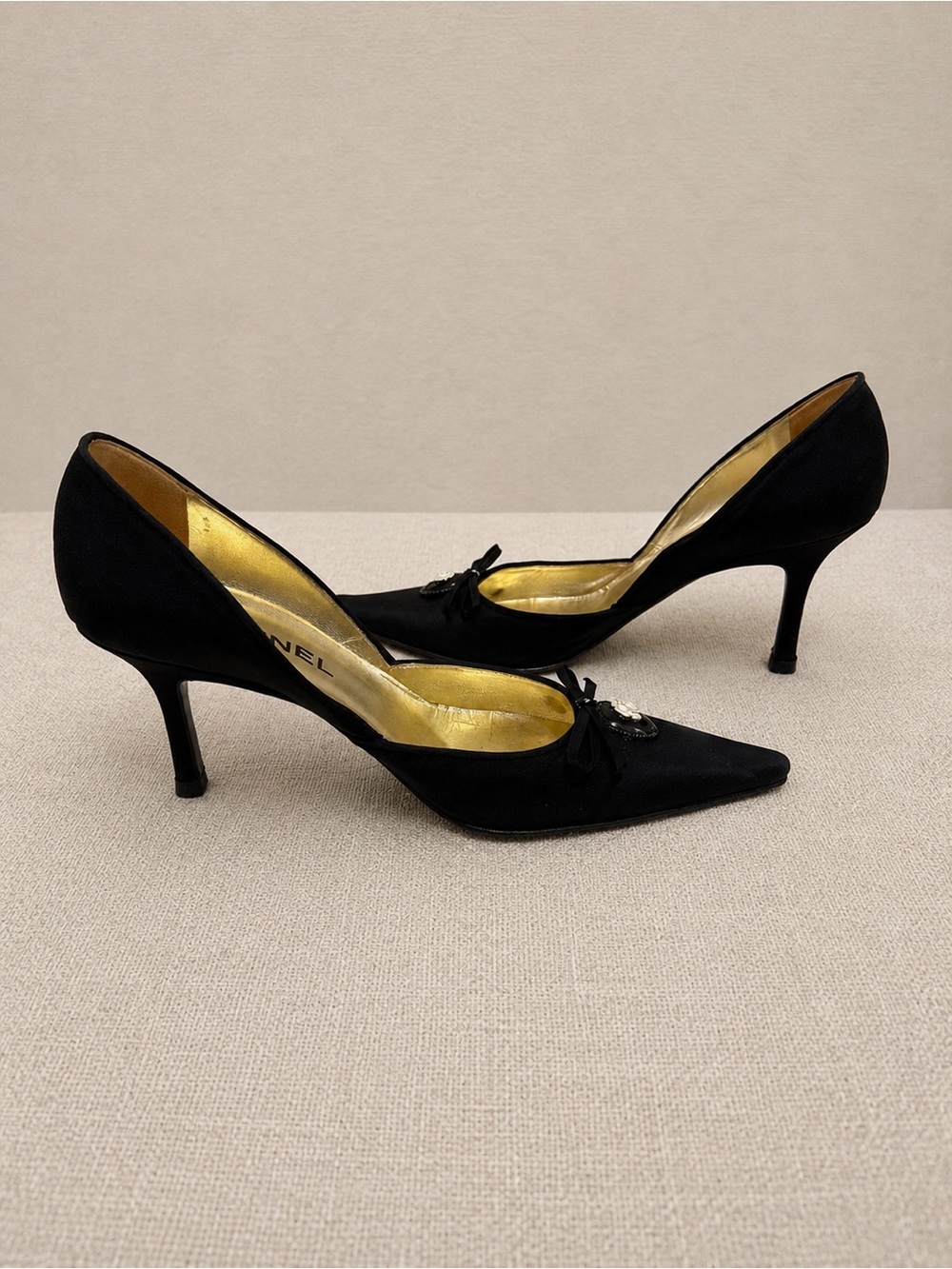 Chanel Vintage Black Camellia Pointed Toe Heels Pumps Sz 37.5 w/ Chanel Dust Bag - Picture 7 of 12